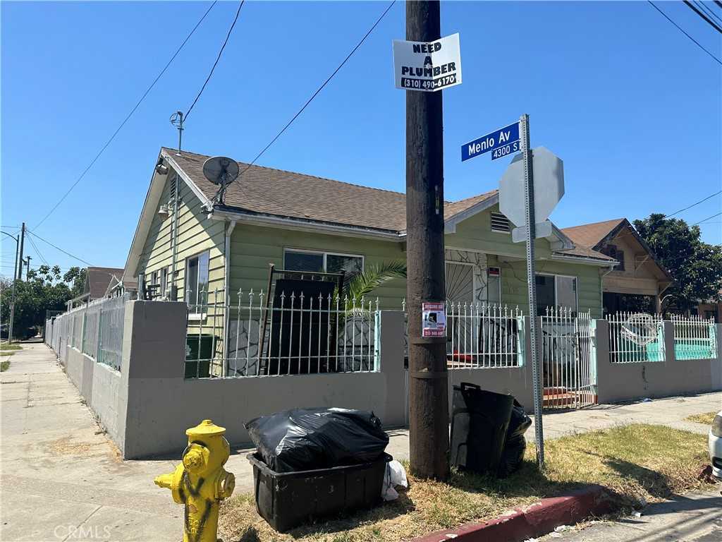 photo 2: 950 W 43rd Street, Los Angeles CA 90037