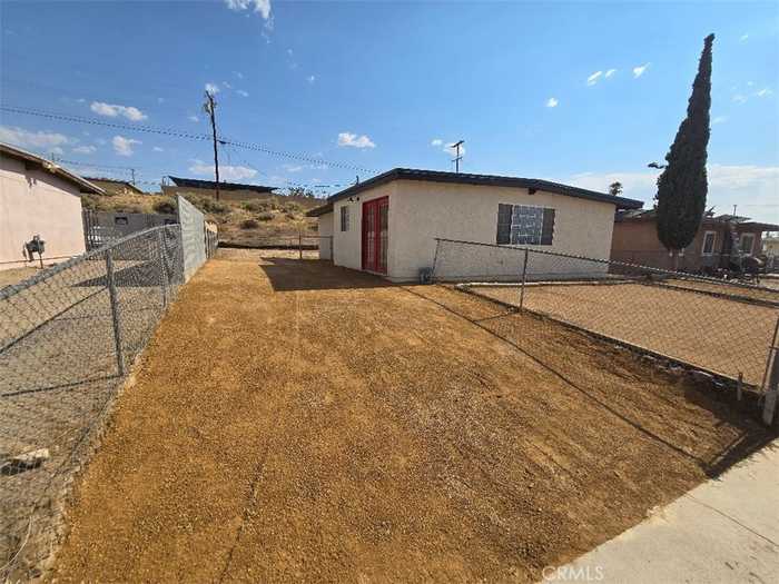 photo 1: 1040 Mojave Drive, Barstow CA 92311