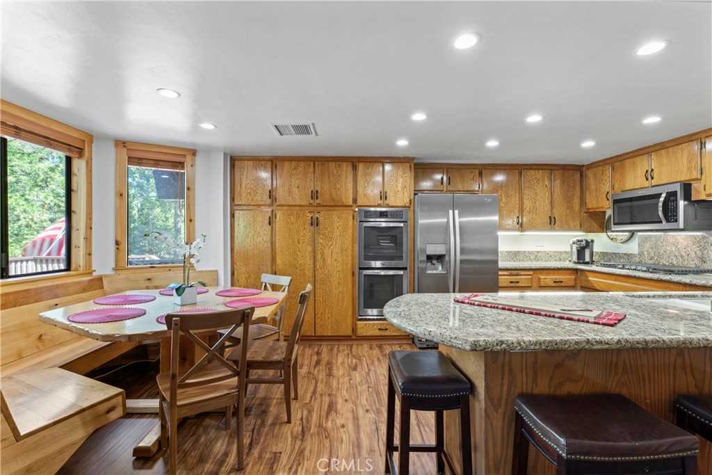 photo 3: 499 Golf Course Lane, Lake Arrowhead CA 92352