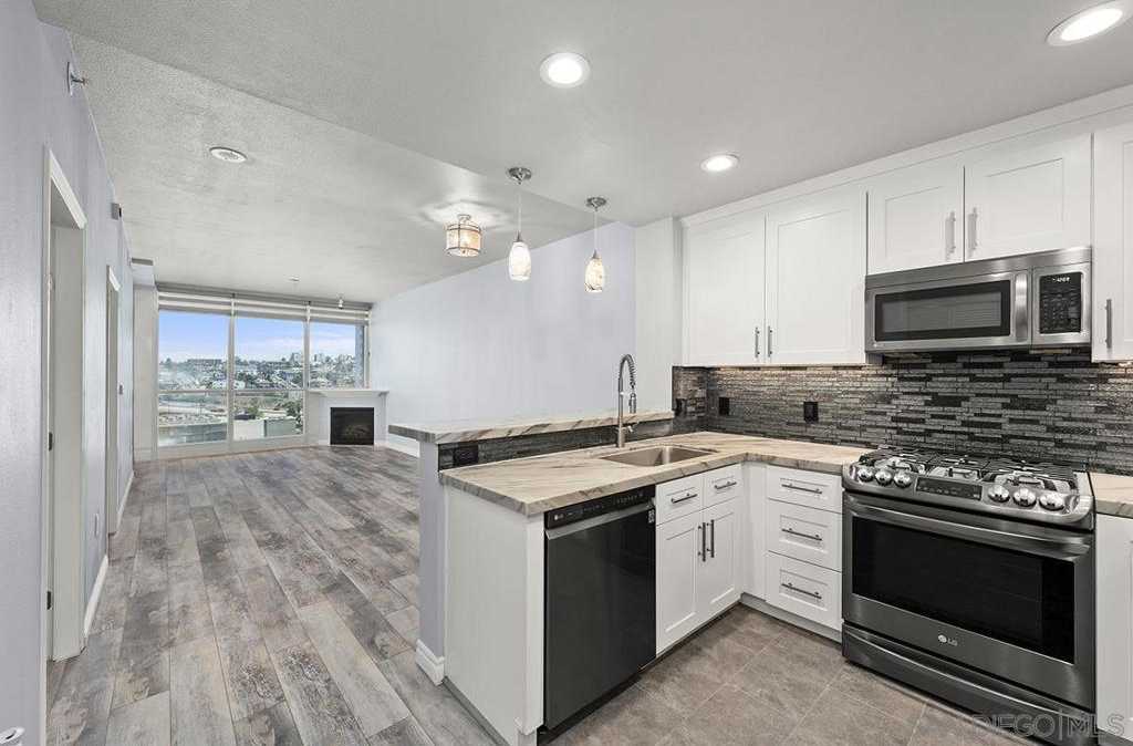 photo 2: 300 W Beech Street Unit 1307, San Diego CA 92101