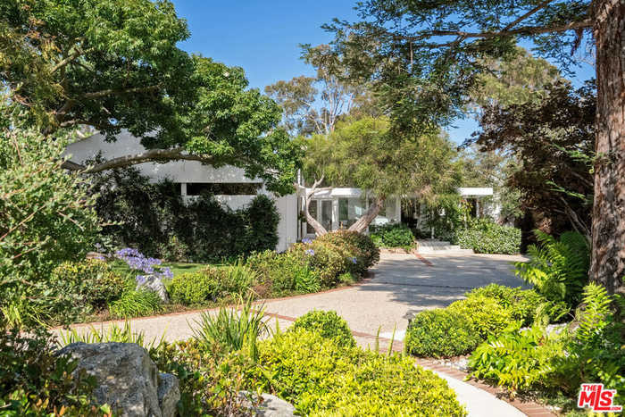 photo 1: 906 Chautauqua Boulevard, Pacific Palisades CA 90272