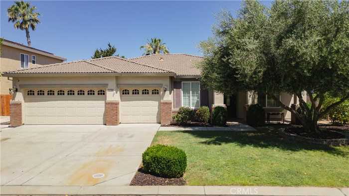 photo 1: 9150 Hunters Creek Way, Chowchilla CA 93610