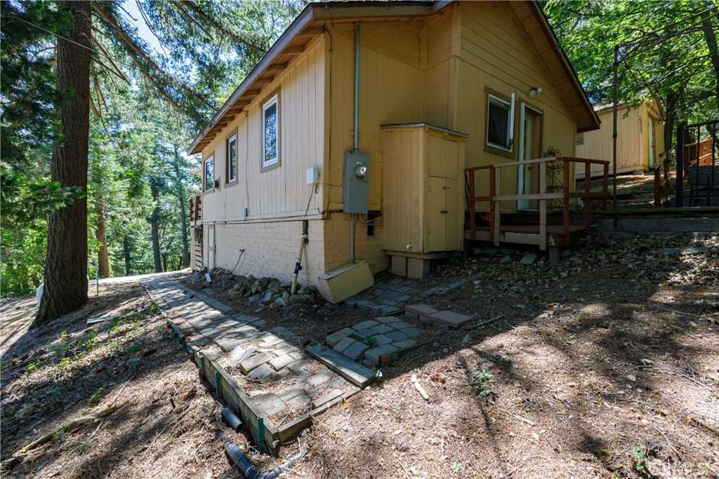 photo 3: 21733 Plunge Road, Cedarpines Park CA 92322