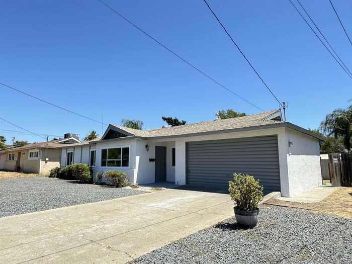 photo 1: 14533 Biddeford St, Poway CA 92064