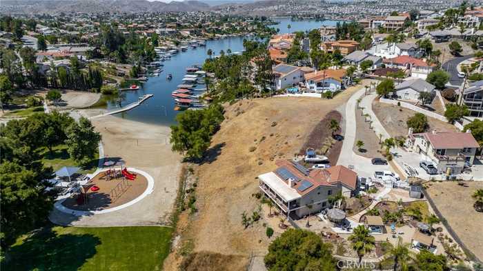 photo 2: 22036 San Joaquin Drive W, Canyon Lake CA 92587