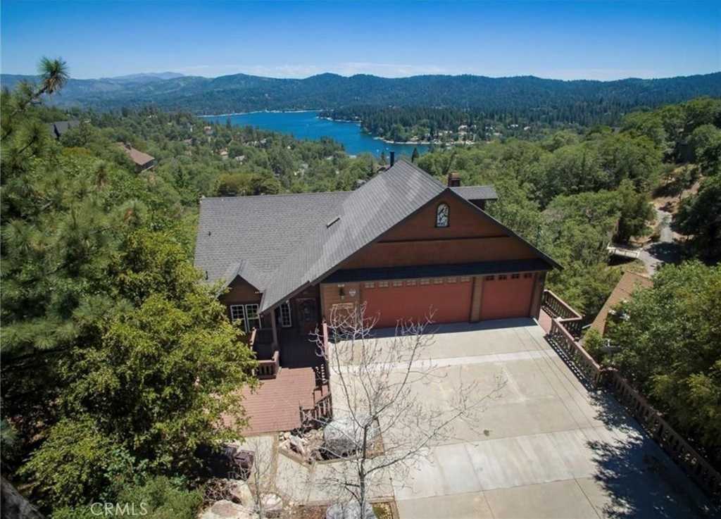 photo 2: 1161 Nadelhorn Drive, Lake Arrowhead CA 92352