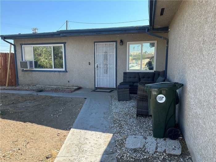 photo 2: 1209 Roberta Court, Barstow CA 92311