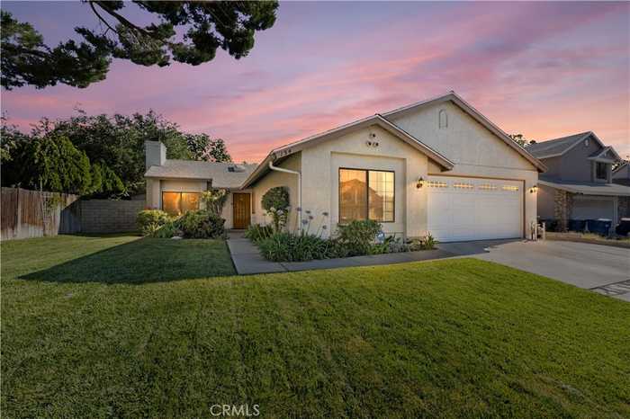 photo 1: 154 Deblynn Court, Palmdale CA 93550