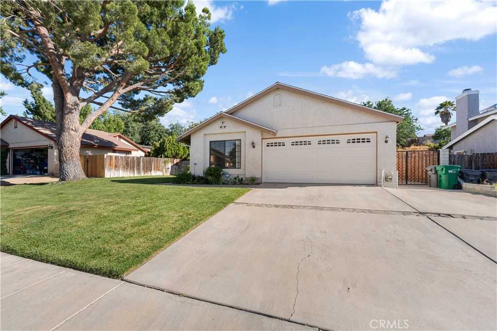 photo 2: 154 Deblynn Court, Palmdale CA 93550