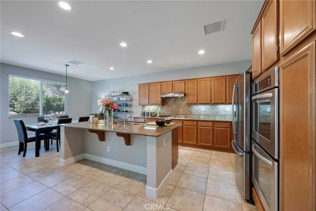 photo 2: 3562 Corbett Street, Corona CA 92882