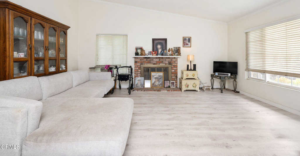 photo 3: 111 Carlisle Court, Oxnard CA 93033