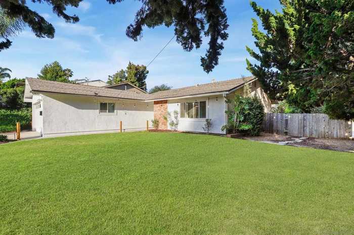 photo 1: 6809 Lipmann St, San Diego CA 92122