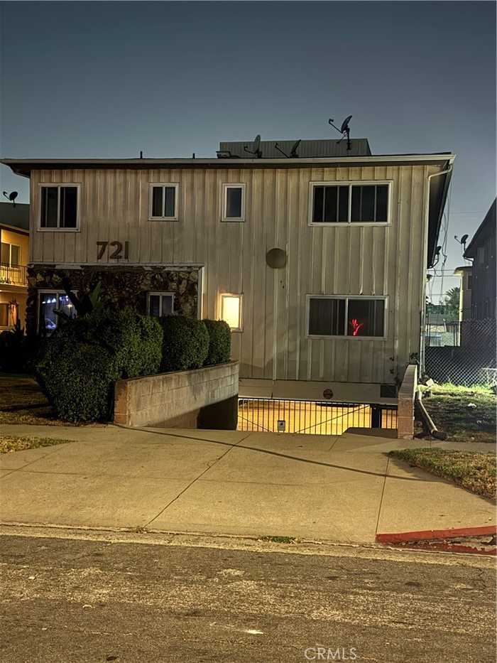 photo 2: 721 Larch Street Unit 11, Inglewood CA 90301