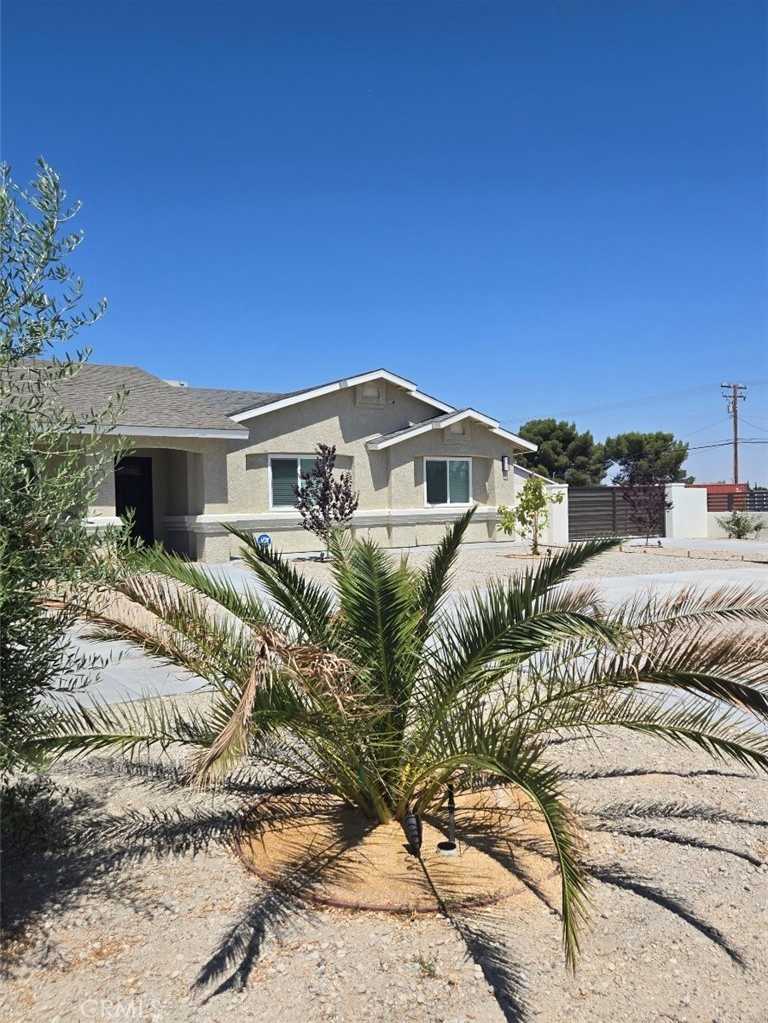 photo 2: 11252 Locust Avenue, Hesperia CA 92345