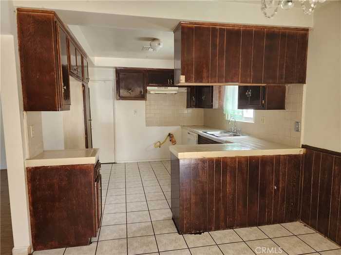 photo 1: 918 S Oak Street, Inglewood CA 90301