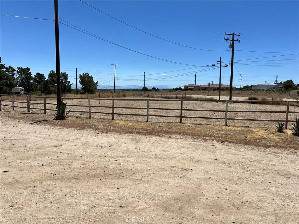 photo 2: 4848 Walnut Road, Phelan CA 92371