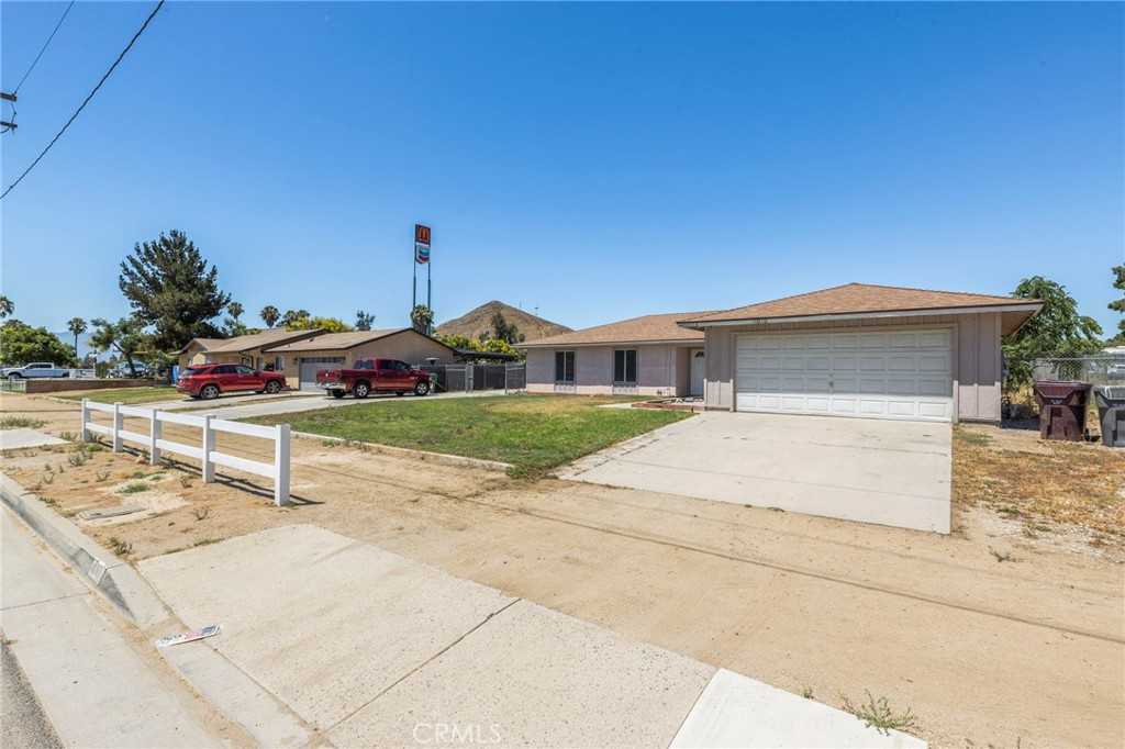 photo 2: 4010 Sierra Avenue, Norco CA 92860