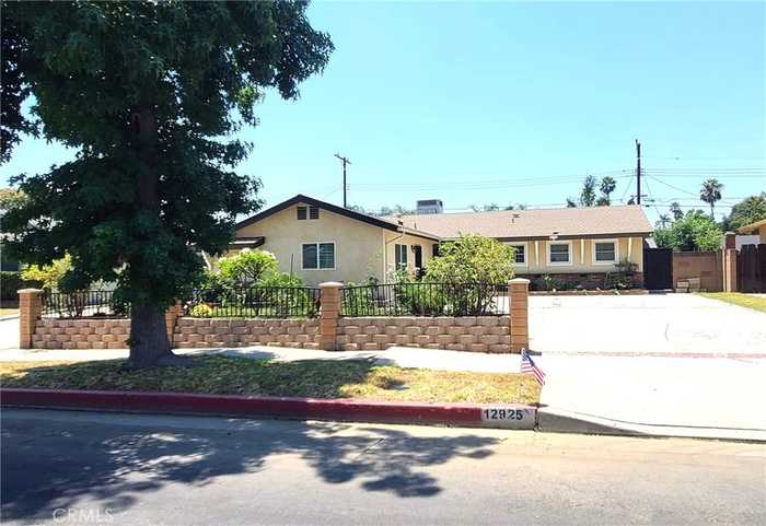 photo 2: 12925 Wheeler Avenue, Sylmar CA 91342