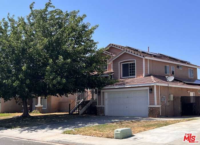 photo 2: 3201 Fairgreen Lane, Palmdale CA 93551