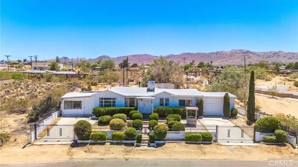 photo 3: 61721 Sunburst Circle, Joshua Tree CA 92252