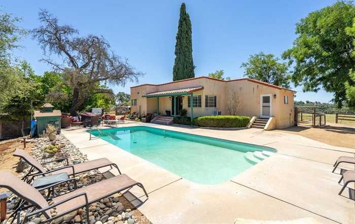 photo 1: 911 Wilmar Place, Paso Robles CA 93446