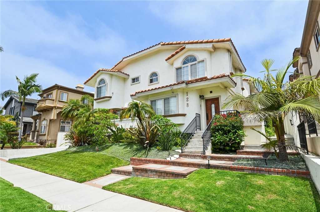 photo 1: 128 S Broadway, Redondo Beach CA 90277