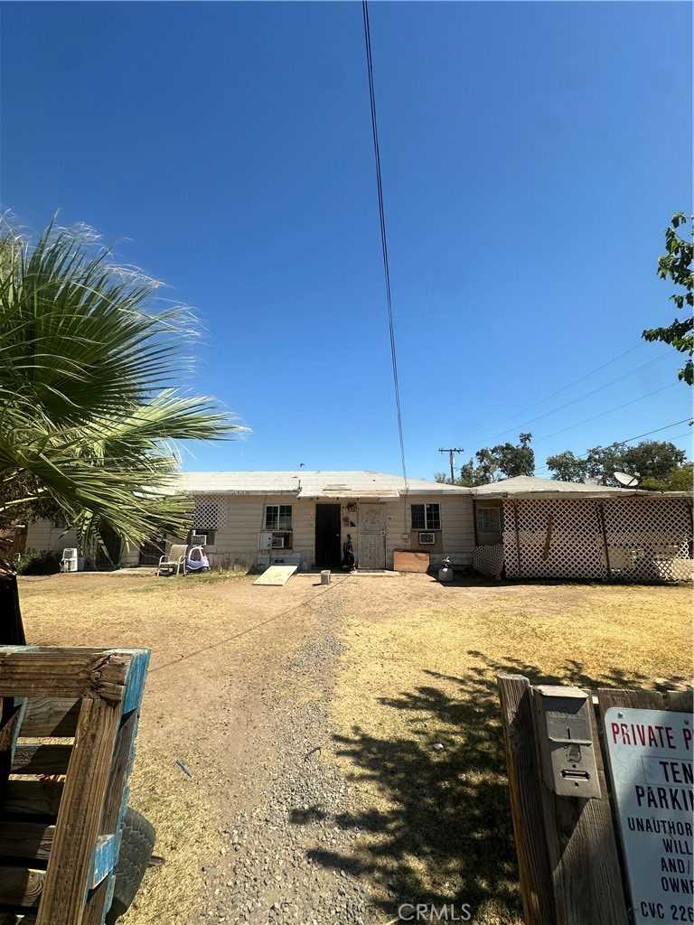 photo 1: 909 W Barnard, Blythe CA 92225