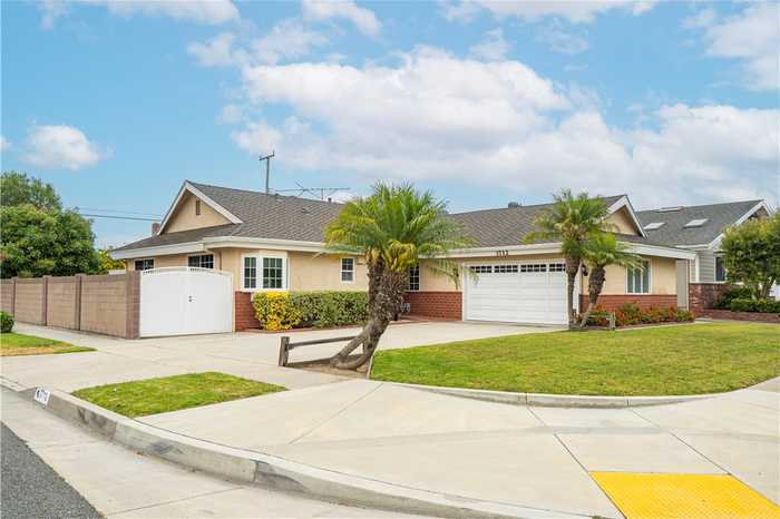 photo 1: 3712 Rossmoor Way, Los Alamitos CA 90720