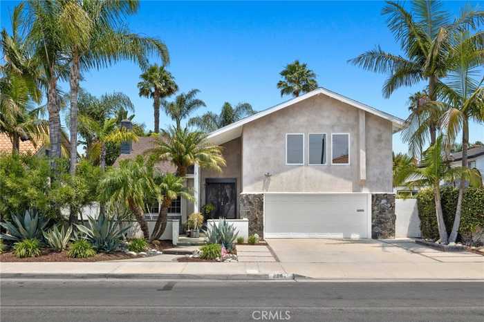 photo 1: 9941 Hot Springs Drive, Huntington Beach CA 92646