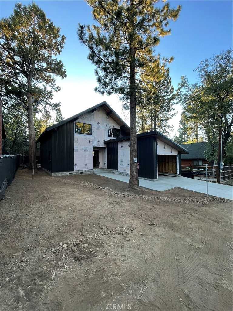 photo 2: 216 Leonard Lane, Sugarloaf CA 92386