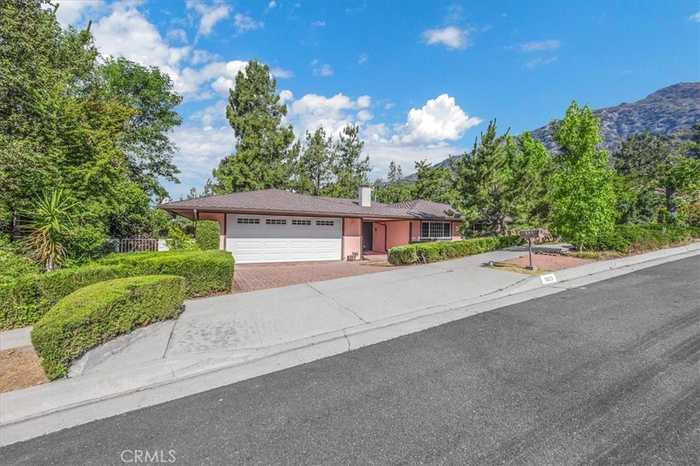 photo 2: 5833 Briartree Drive, La Canada Flintridge CA 91011