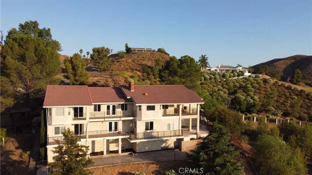 photo 1: 30990 Blackhorse Drive, Canyon Lake CA 92587