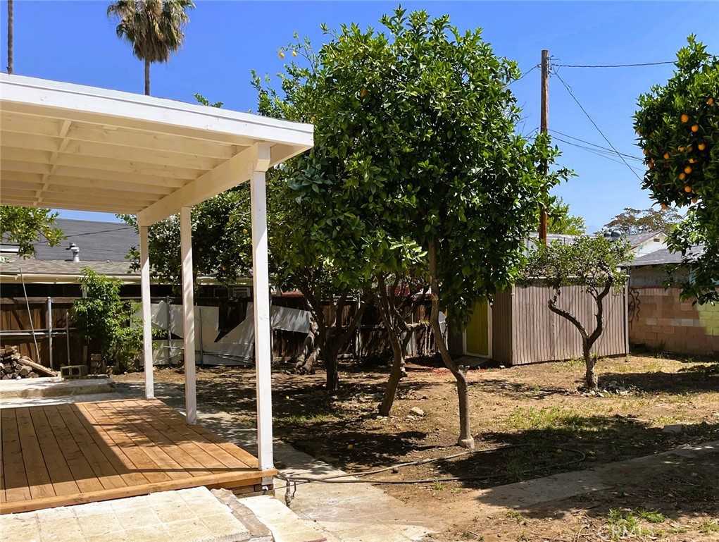 photo 3: 742 S Myrtle Avenue, Pomona CA 91766