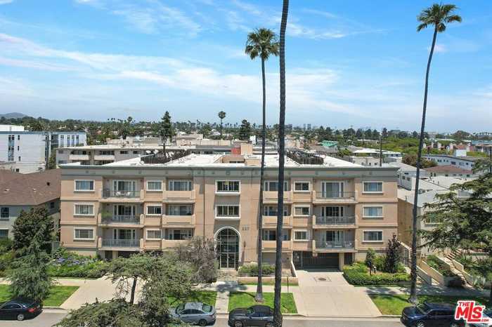 photo 2: 937 12th Street Unit 106, Santa Monica CA 90403