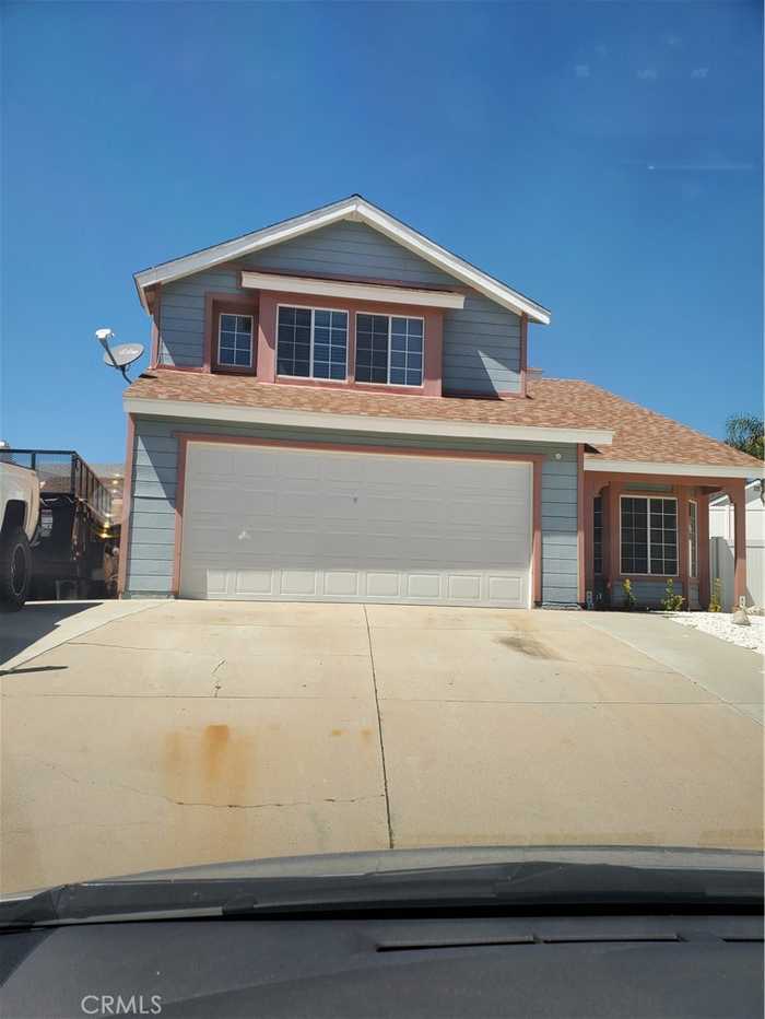 photo 1: 11877 Hartland PL, Moreno Valley CA 92557