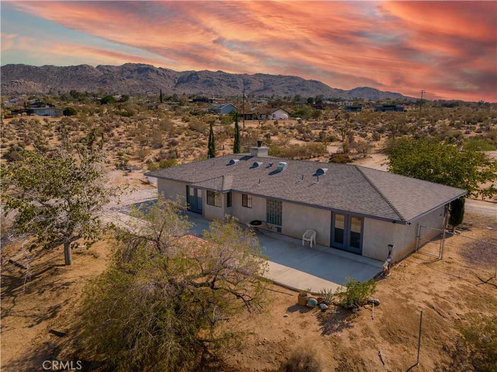 photo 3: 7021 Saddleback Road, Joshua Tree CA 92252