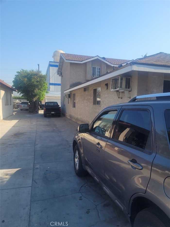 photo 2: 2152 Zoe Avenue, Huntington Park CA 90255