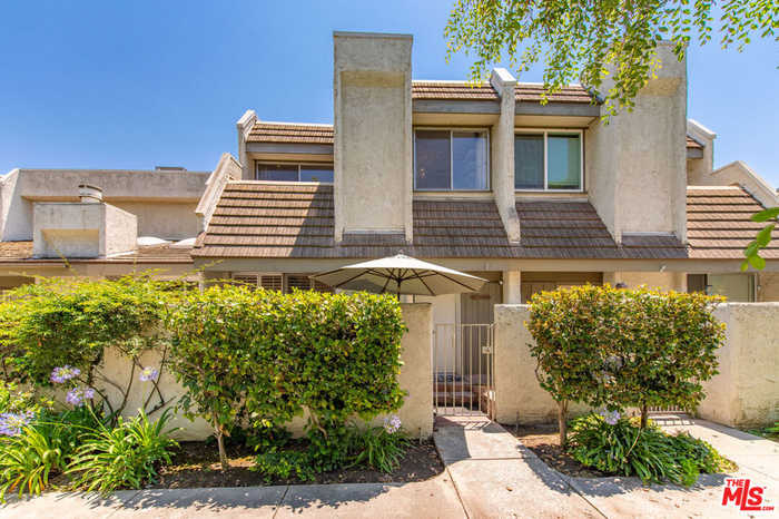 photo 2: 11806 Moorpark Street, Studio City CA 91604