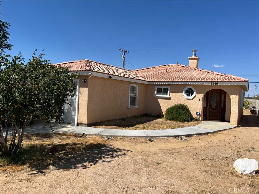 photo 3: 8669 Ironwood Avenue, California City CA 93505