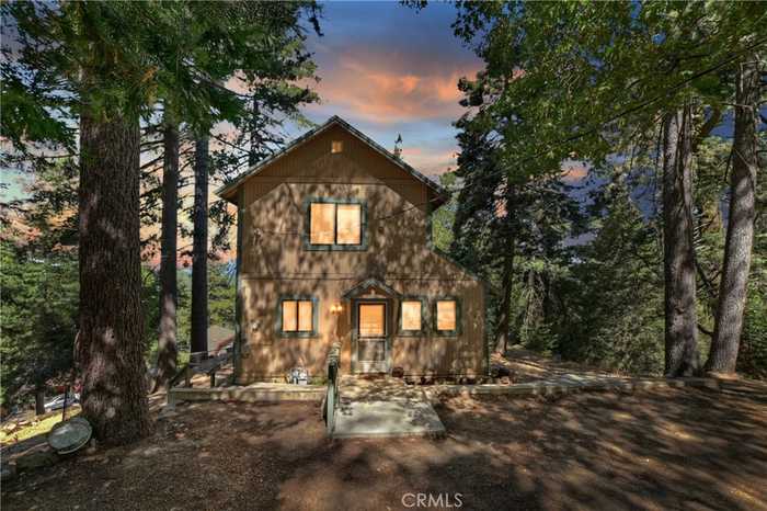 photo 1: 824 Pine Trail, Twin Peaks CA 92391