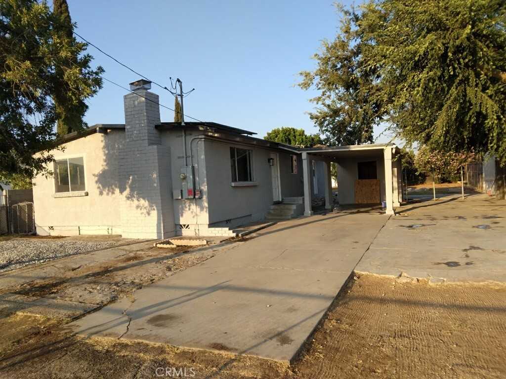 photo 2: 4458 Tyrolite Street, Jurupa Valley CA 92509