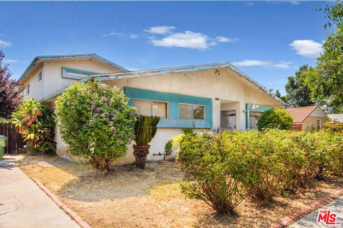 photo 1: 6922 Hesperia Avenue, Reseda CA 91335