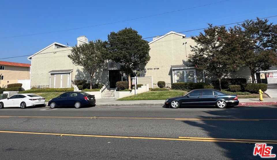 photo 1: 10700 Colima Road Unit 910, Whittier CA 90604