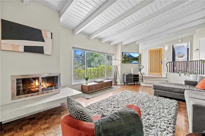 photo 1: 11408 Decente Court, Studio City CA 91604