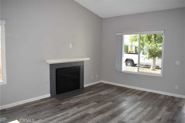 photo 2: 14295 Pinewood Drive, Hesperia CA 92344