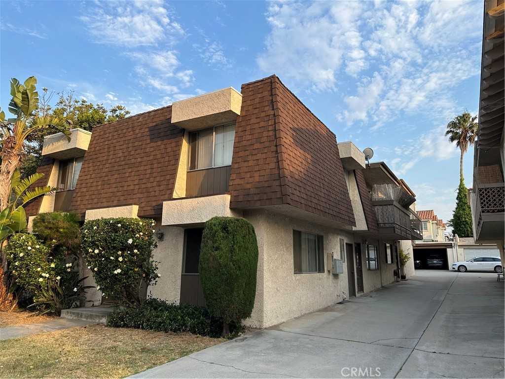 photo 2: 2220 Huntington Lane Unit 4, Redondo Beach CA 90278