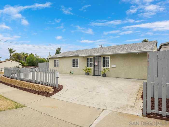 photo 2: 4765 Moraga Ave, San Diego CA 92117