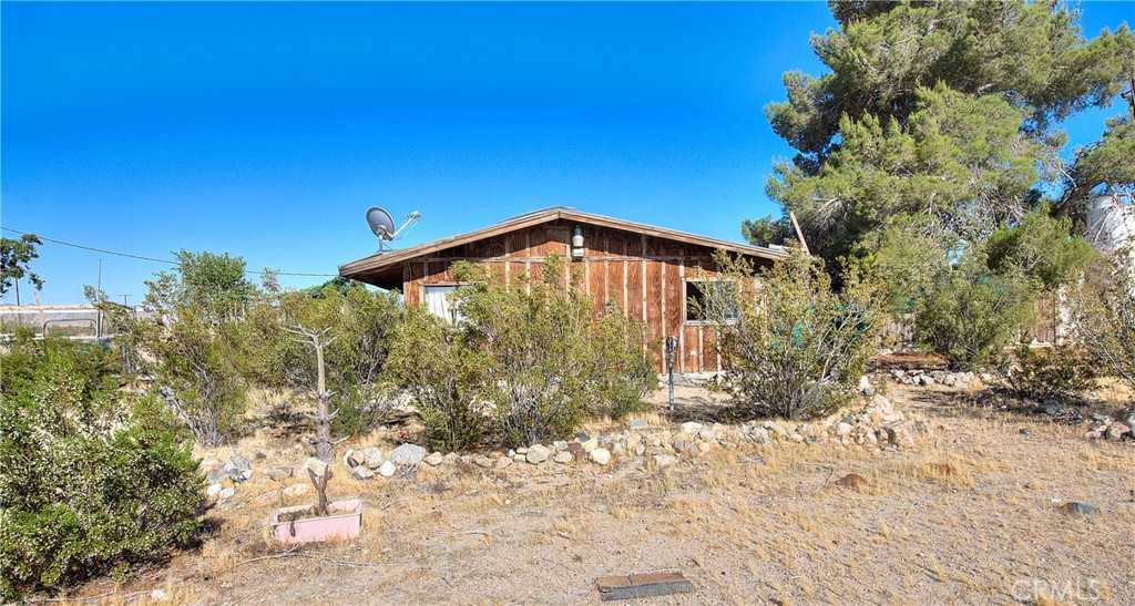 photo 2: 45757 Paddington Road, Lucerne Valley CA 92356