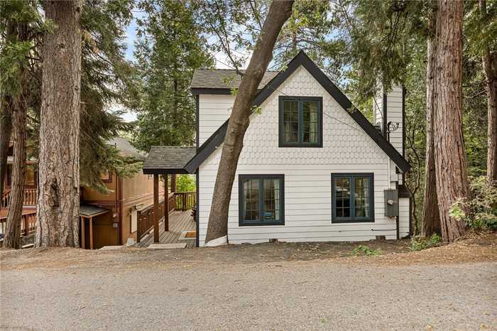 photo 2: 557 W Victoria Court, Lake Arrowhead CA 92352