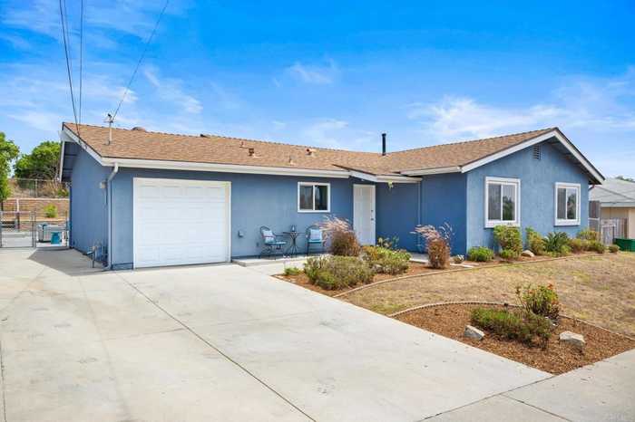 photo 2: 150 Edgewood Drive, Oceanside CA 92054